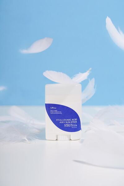 Isntree Hyaluronic Acid Airy Sun Stick 22 gr (KİMYASAL FİLTRE, 8 TİP HYALÜRONİK ASİT, GÜNEŞ KORUYUCU STİCK)