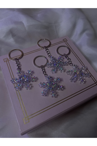 TATLIŞ Yılbaşı temalı el yapımı epoksi anahtarlık çam ağacı ve kar tanesi toplam 2 ADET