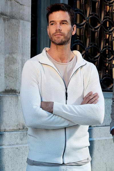 Tudors Gemusterter weißer Herren-Cardigan mit halbem Rollkragen und Reißverschluss