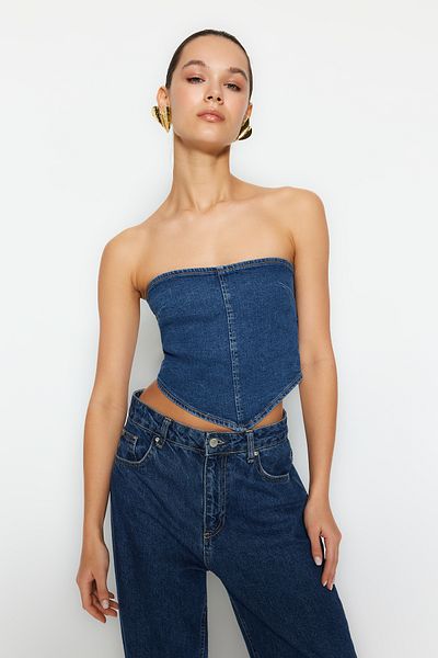 Trendyol Collection Blaues Denim-Crop-Bustier mit asymmetrischem Kragen – trägerlos, TWOSS24BS00002