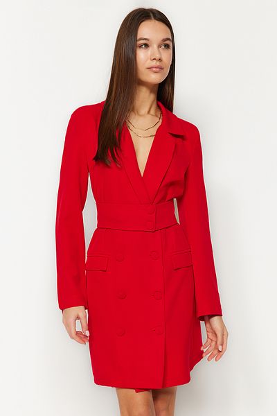 Trendyol Collection Rotes gewebtes Mini-Jackenkleid mit Gürtel und Knopfdetail TWOAW24EL00497