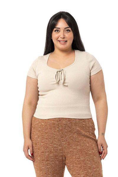 DISENTIS MODEST Plus Size Half Sleeve Camisole with Lace Detail on the Chest Beige Body