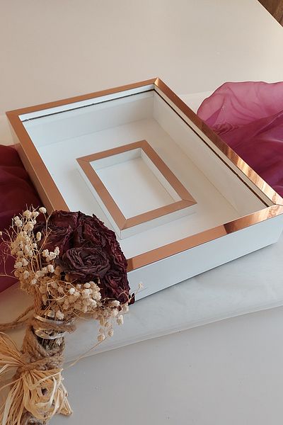 Verda Çerçeve 30x40 Cm Rama de memorie pentru depozitare trandafiri alb-trandafir cu sectiune foto - Rama de memorie de 6 cm Cutie de trandafiri