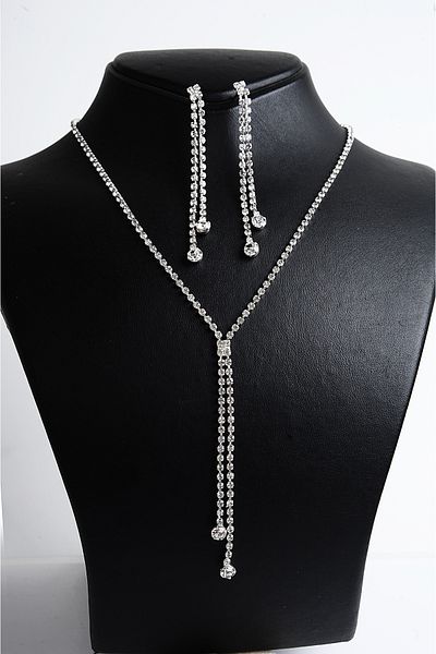 EUROMODA Specially Designed Waterway Strass Stone Necklace Earring Set