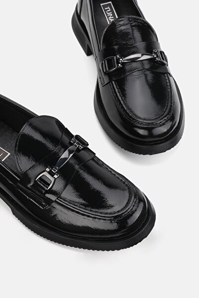 TUNAELLİ ДАМСКИ МОКАСИНКИ ОТ ЧЕРНА ЛАЧЕНА КОЖА ОТ ЕСТЕСТВЕНА КОЖА