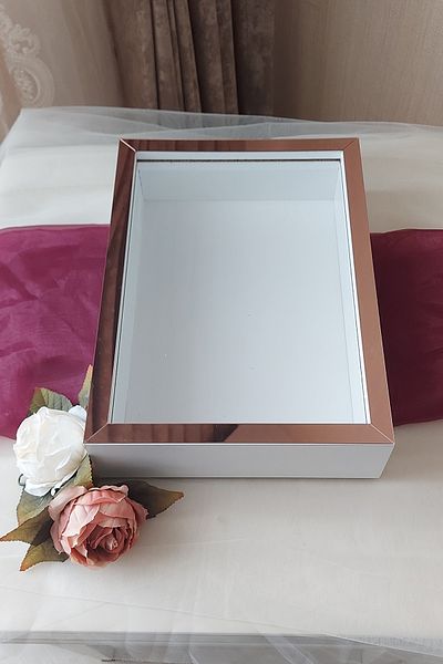 Verda Çerçeve 25x35 Cm Rama de design Deep Rose alb-aur roz fara LED! Cadru de memorie Rose Box! Anonim