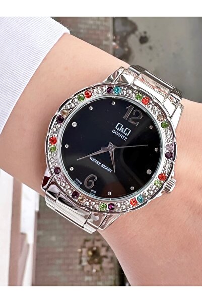 Q&Q ساعة يد نسائية QM82J24EK مرصعة بالأحجار الملونة