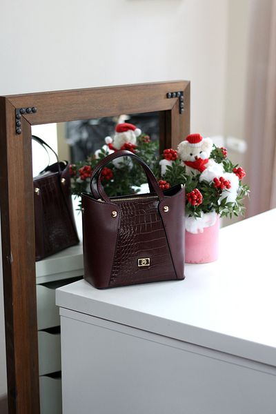 Moom Bag Γυναικεία τσάντα ώμου Claret Red Crocodile με ρυθμιζόμενο λουρί