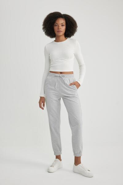DeFacto Jogger Sweatpants - Standard Fit, Elastic Waist and Pocket, Basic Straight T5987Az24Sp