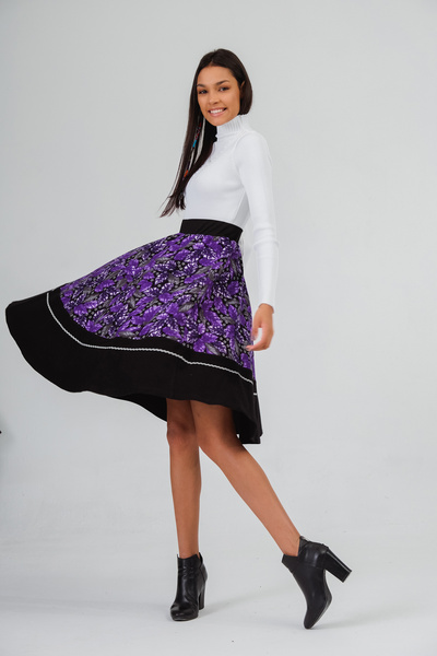 İna Pamuklu Kumaştan Siyah Zemin Üzerine Mor Yaprak Desenli Kışlık Etek