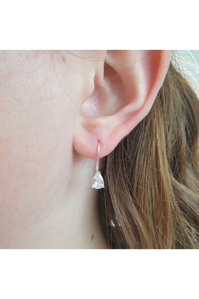 MAGRİB damla model beyaz taşlı çengelli gümüş çocuk küpesi