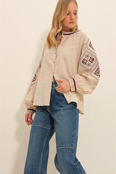 Trend Alaçatı Stili Beiges, kragenloses Hemd mit Ballonärmeln und Stickerei für Damen ALC-X11290