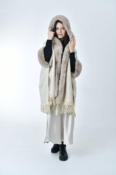 Gezgin tekstil ve aksesuar poncho plush with tassels