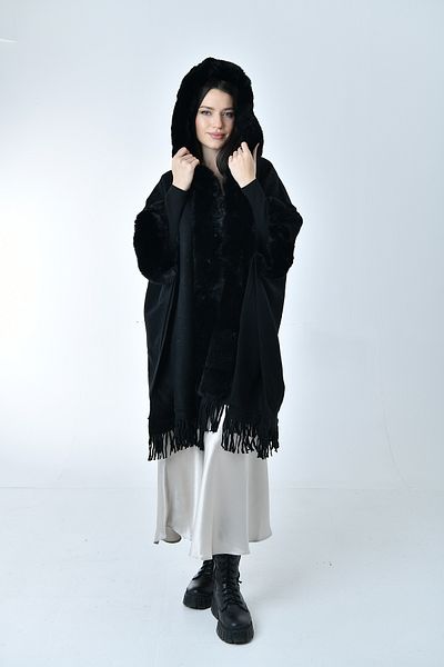 Gezgin tekstil ve aksesuar poncho plush with tassels