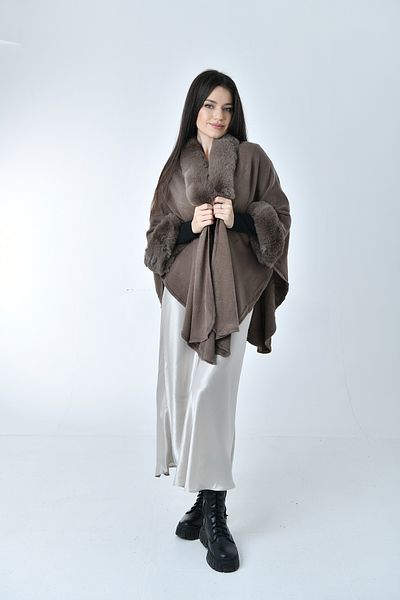 Gezgin tekstil ve aksesuar Winter Soft Fur Detailed Coat / Poncho