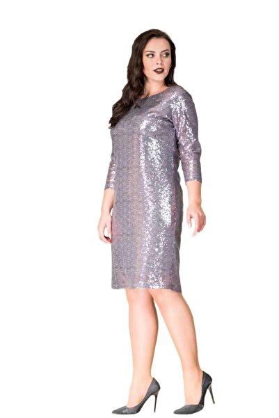 Hanezza Yeni Yılın Yıldızı: Parıltılı Büyük Beden Elbiselerimizle Göz Kamaştırın!