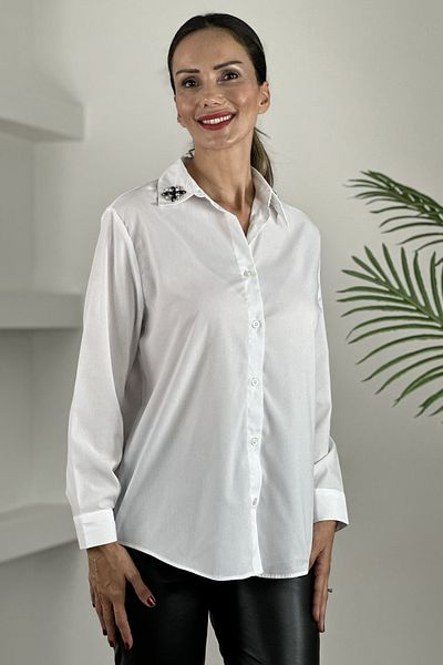 Atelier Derin Cămașă albă cu guler lung și spate cu pietre