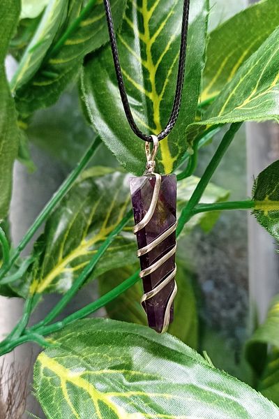TAUS STONE Amethyst Stone Wire Wrapped Pyramid Pendant (with Leather String as a Gift)