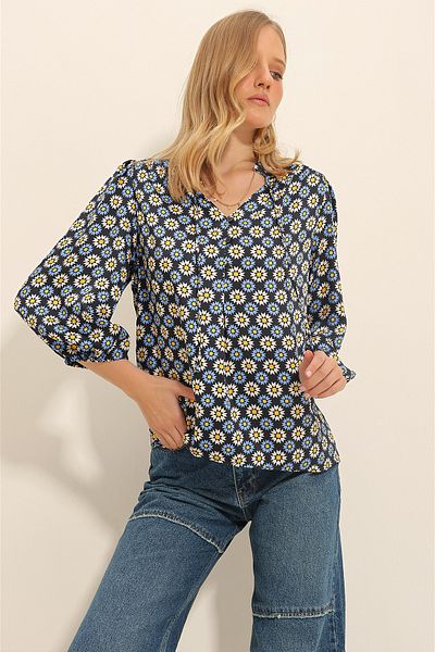 Trend Alaçatı Stili Blaue, gewebte Damenbluse mit vollem Kragen, Blumenmuster und Knöpfen, ALC-X11333