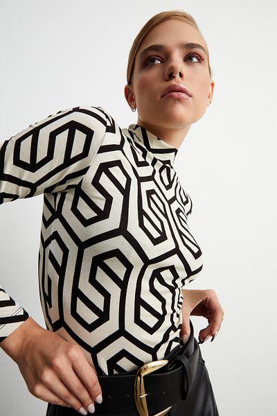 Yefrastore Women's Ecru Black Geometric Patterned High Collar Body