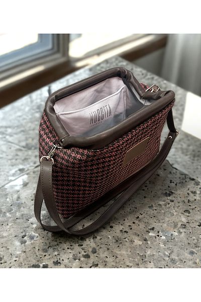 Nuggita Hidden Scholarship Clutch Hand / Shoulder Bag Houndstooth Patterned Burgundy Red