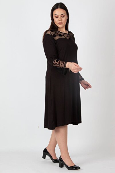 Şans Dámské velké černé krajkové šaty 65n16219
