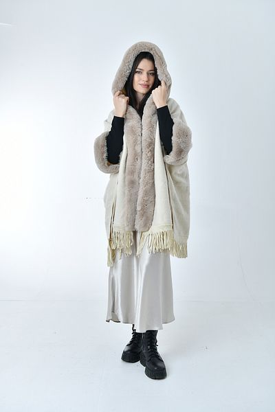 Gezgin tekstil ve aksesuar poncho plush with tassels