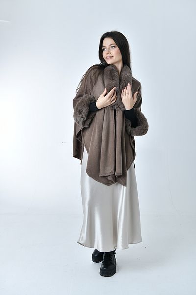 Gezgin tekstil ve aksesuar Winter Soft Fur Detailed Coat / Poncho