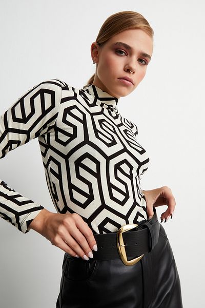 Yefrastore Women's Ecru Black Geometric Patterned High Collar Body