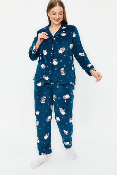 Trendyol Curve Petrol Color Penguin Patterned Shirt Collar Knitted Pajamas Set - TBBAW24AI00025