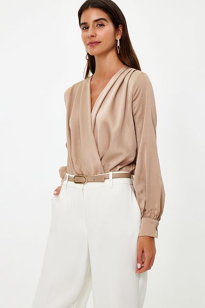 Trendyol Collection Body aus Nerzsatin mit zweireihigem Kragen und Druckknopfdetail - TOFAW19BB0678