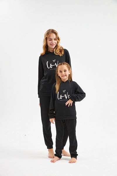 LILIAN Love Me Μαύρη αθλητική φόρμα Mother Daughter Σετ πιτζάμες. Πωλούνται χωριστά Τιμές διαφορετικές