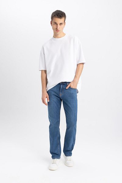 DeFacto Sergio Regular Fit Jeanshose – Normale Taille, Röhrenbein A6948ax24sp