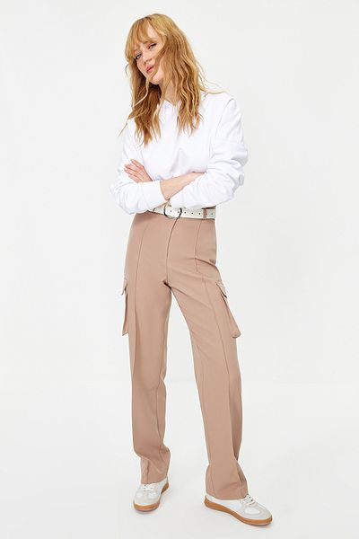 Trendyol Collection Nerzfarbene, gerade geschnittene, gewebte Cargo-Hose mit doppelten Taschen TWOAW22PL0343