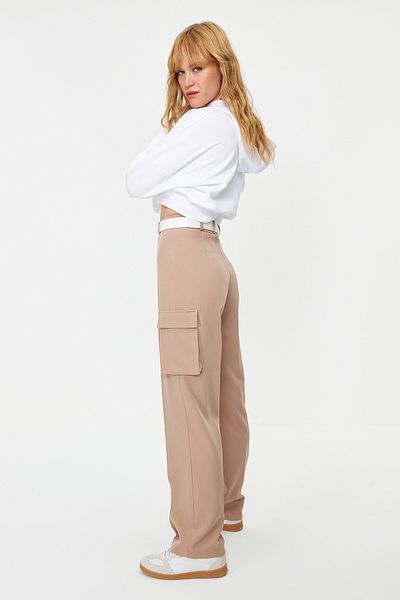 Trendyol Collection Nerzfarbene, gerade geschnittene, gewebte Cargo-Hose mit doppelten Taschen TWOAW22PL0343