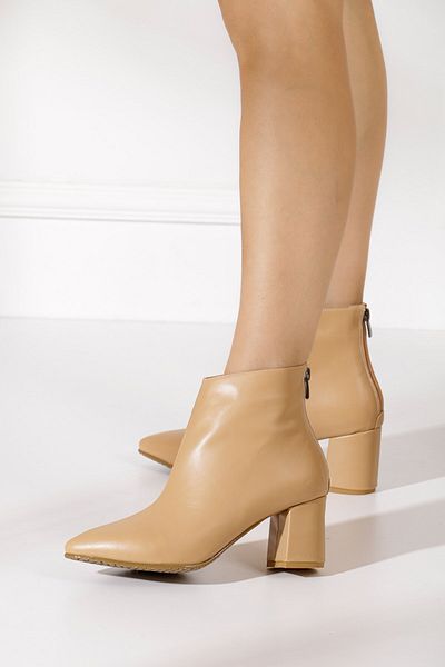 İmerShoes Γυναικείες μπότες Nude Color - Κοντές, φερμουάρ, χοντρό τακούνι και οδοντωτή σόλα με επένδυση από γούνα 211