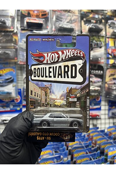 HOT WHEELS 2012 Boulevard Nissan Skylıne H/T 2000GT-X (1.64 extra Nadir)