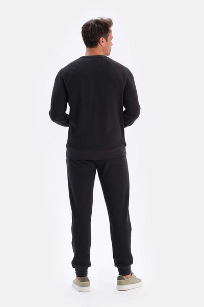 Dagi Schwarzes, langärmliges Sweatshirt mit Rundhalsausschnitt und Waffelmuster