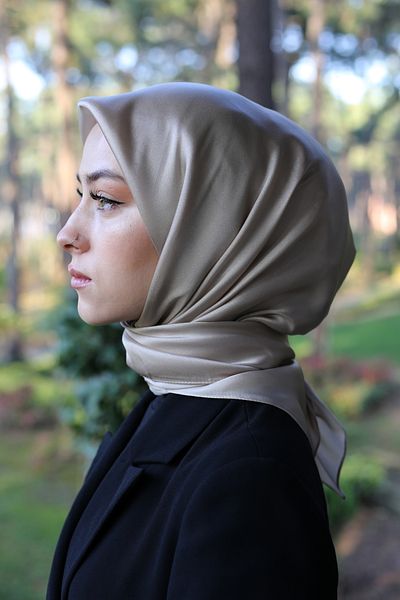 Akel Απλό Κρυστάλλινο Κασκόλ Hijab Μέγεθος 95 x 95 cm