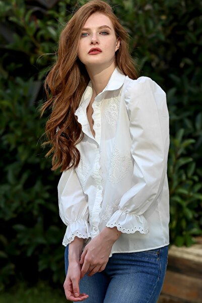 Chiccy Women's White Retro embroidery detailed sleeve flounced shirt M10010400GM99509