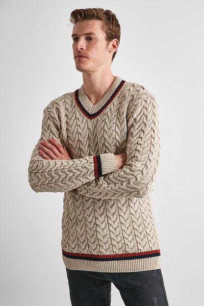 Trendyol Collection Gestrickter Ecru-Strickpullover mit V-Ausschnitt – TMNAW21KZ0403