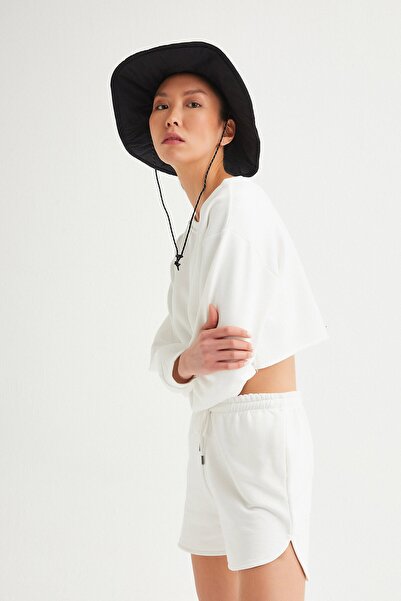 Açelya Okcu Жіночий білий комплект з двома нитками та шортами