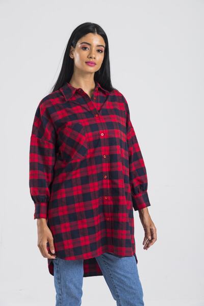 GÜLSEN SARIÇAM Oversize Oduncu Midi Boy Cepli Gömlek Kırmızı Lacivert Kareli