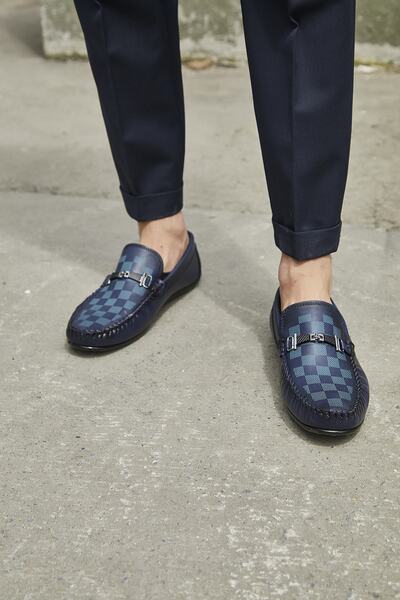 Sateen Men Ανδρικά δερμάτινα παπούτσια με μπλε αγκράφα