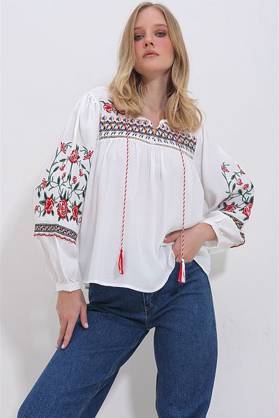 Trend Alaçatı Stili Robă albă și bluză cu mâneci brodate pentru femei ALC-X11377