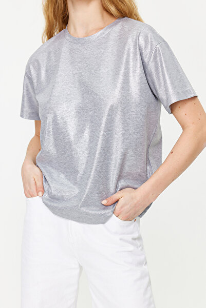 Trendyol Collection Pletená halenka se stříbrnou fólií s běžným/normálním vzorem TWOSS24BZ00097