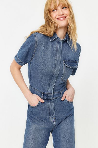 Trendyol Collection Blauer Kurzarm-Jeansoverall TWOSS24TU00002