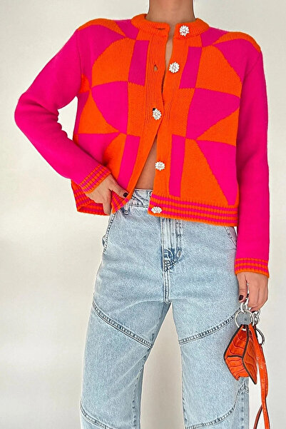 BertoNelly Metal Taş Düğmeli Geometrik Desenli Fuşya Rengi Şık Kadın Kazak