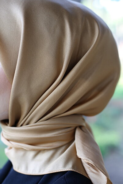 Akel Plain Crystal Hijab Scarf Size 95 x 95 cm