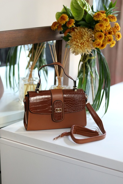 Moom Bag Women's Tan Strap Hand Shoulder Bag